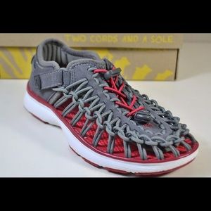 Keen Boys Size 9 NWT